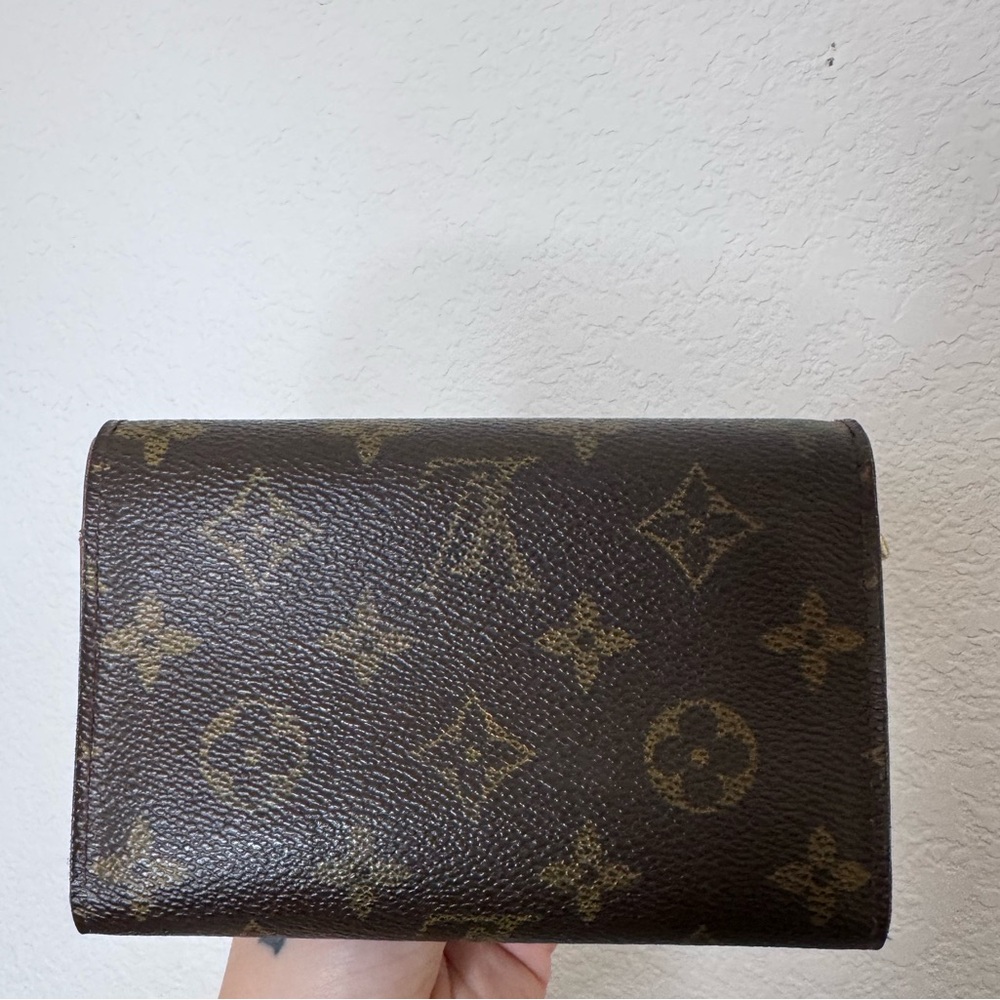 EXCELLENT Louis Vuitton Brown and Gold Monogram Clutch - Picture 6 of 8